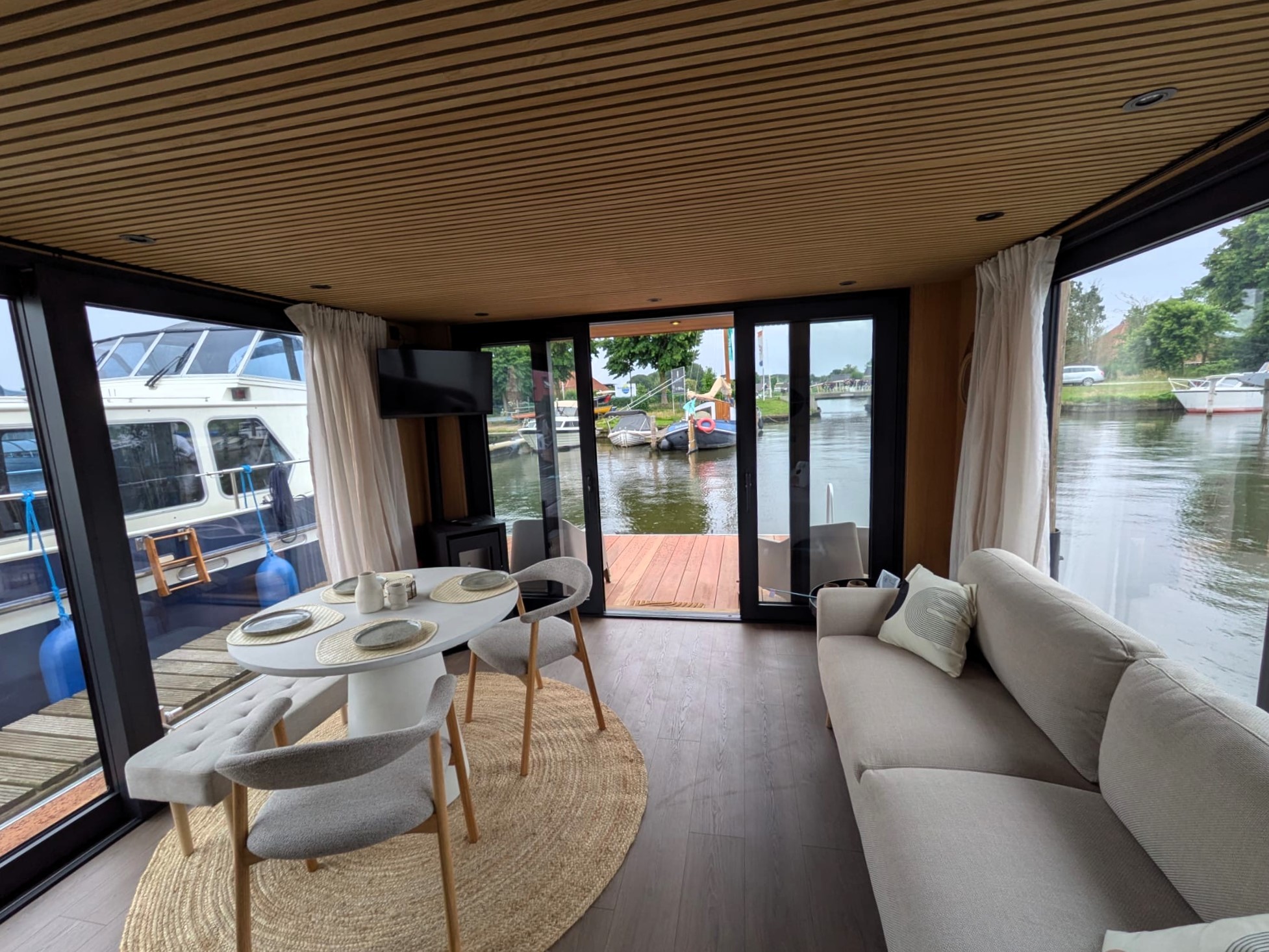 Surla 12 Houseboat Terherne (koop)ligplaats Beschikbaar