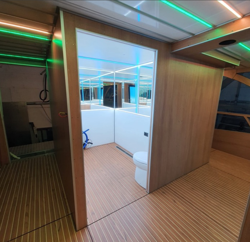 Houseboat Holiday Sun Deck 60