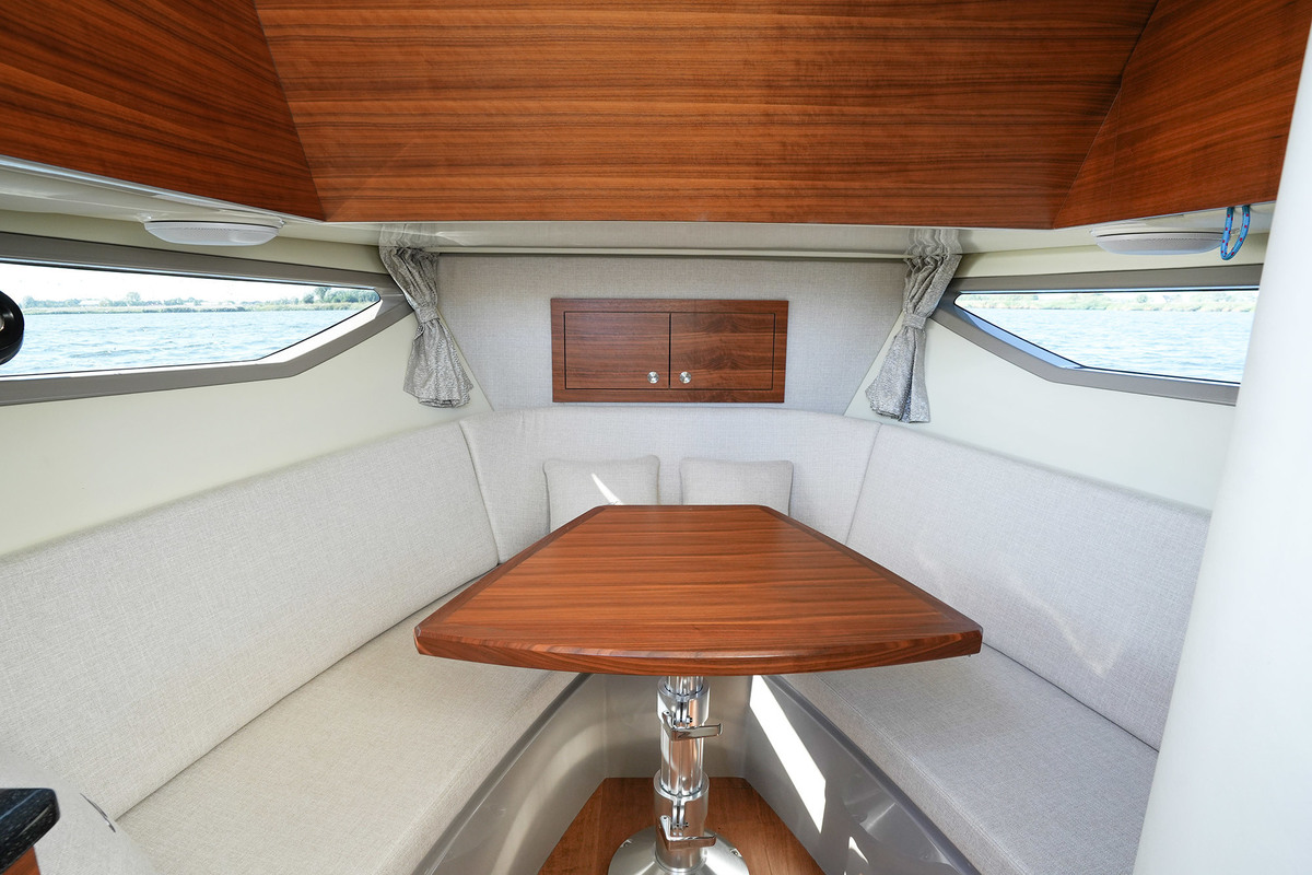 Sea Ray Sundancer 290