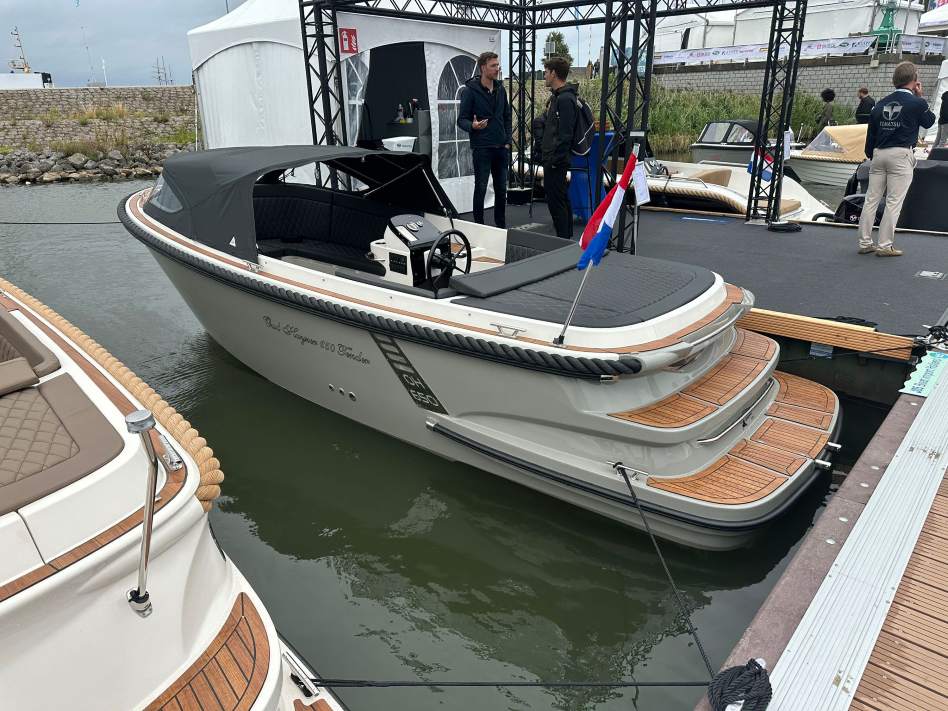 Oudhuijzer 650 vaarklaar 100pk grijs Loosdrecht 