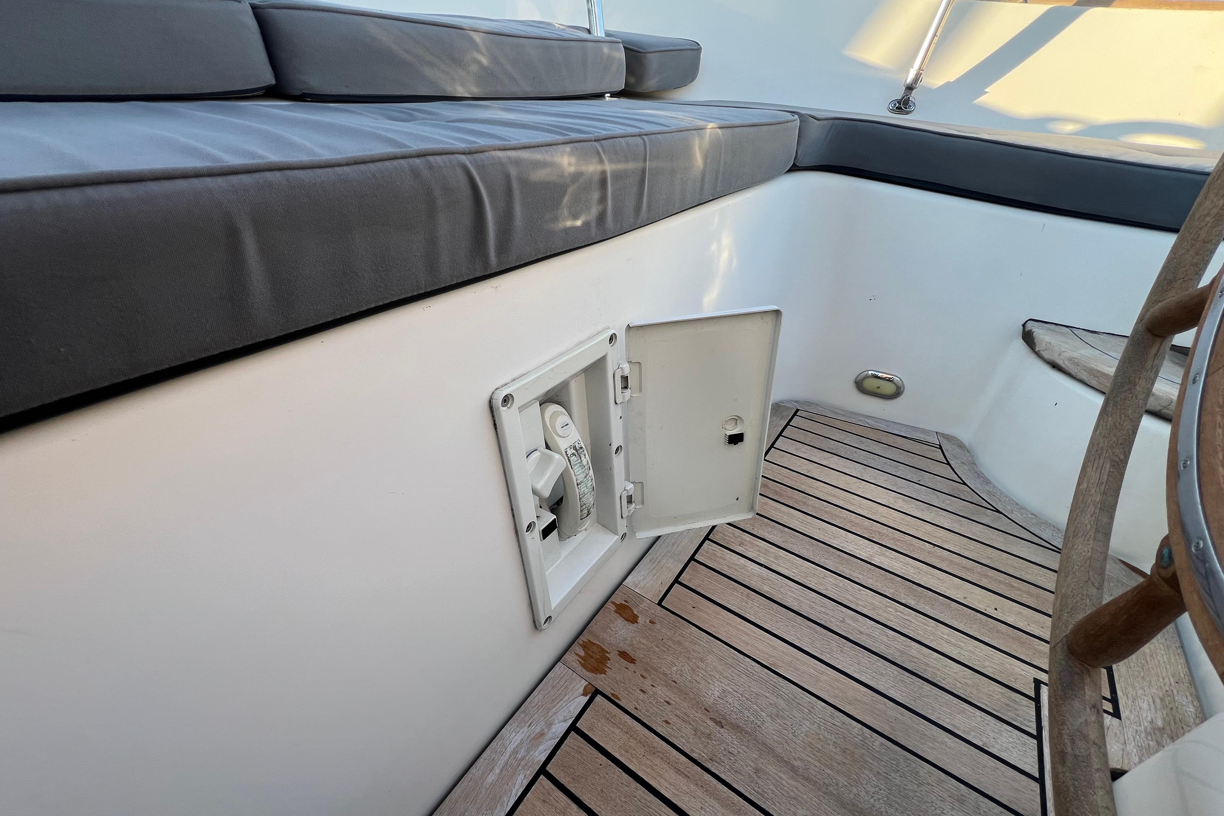 Jan Van Gent 10.35 Cabin