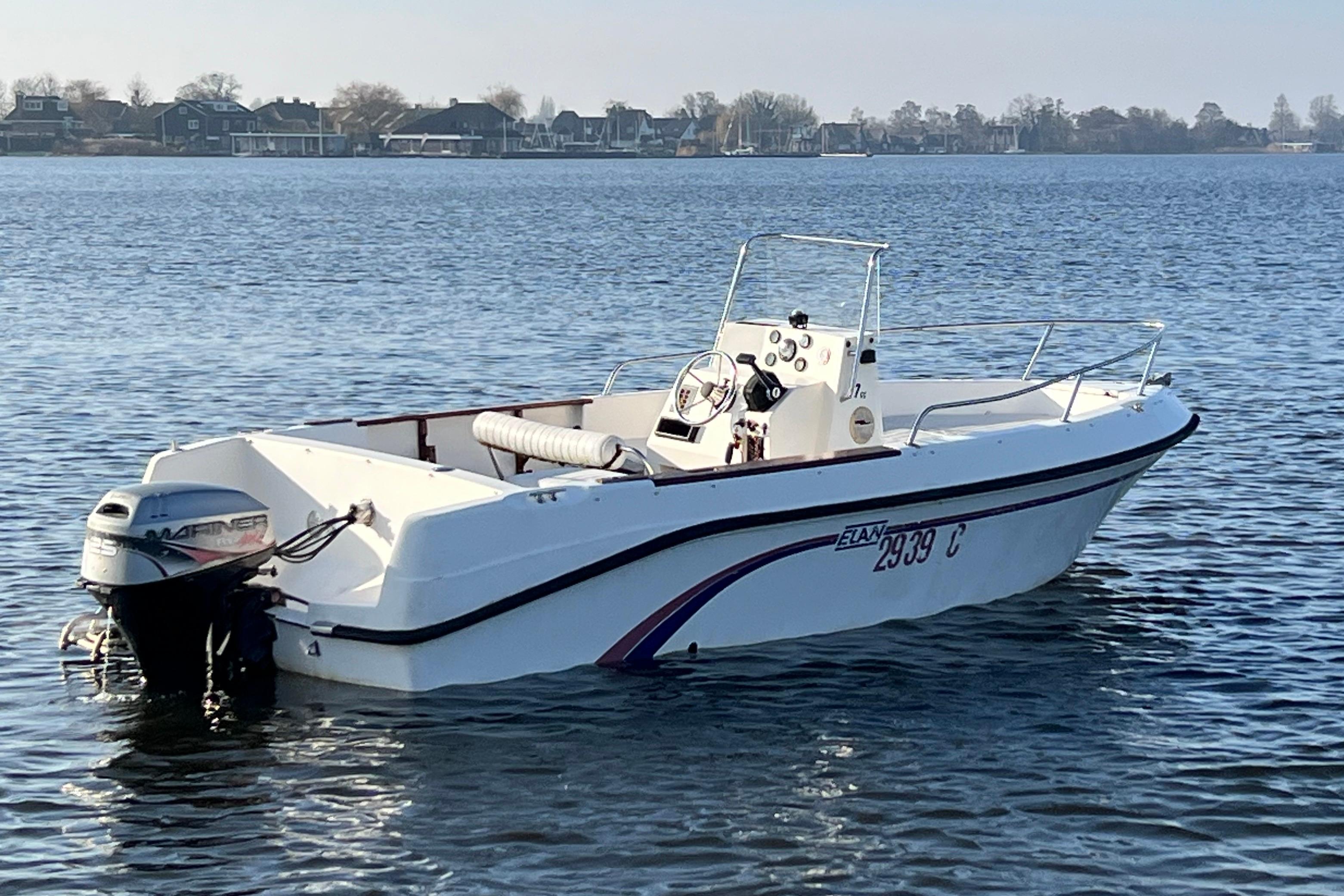 Elan 17 CC Center Consoleboot