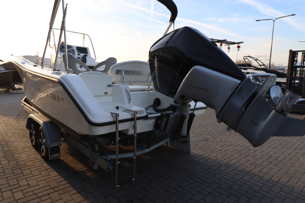 Trophy 2203 Center Console