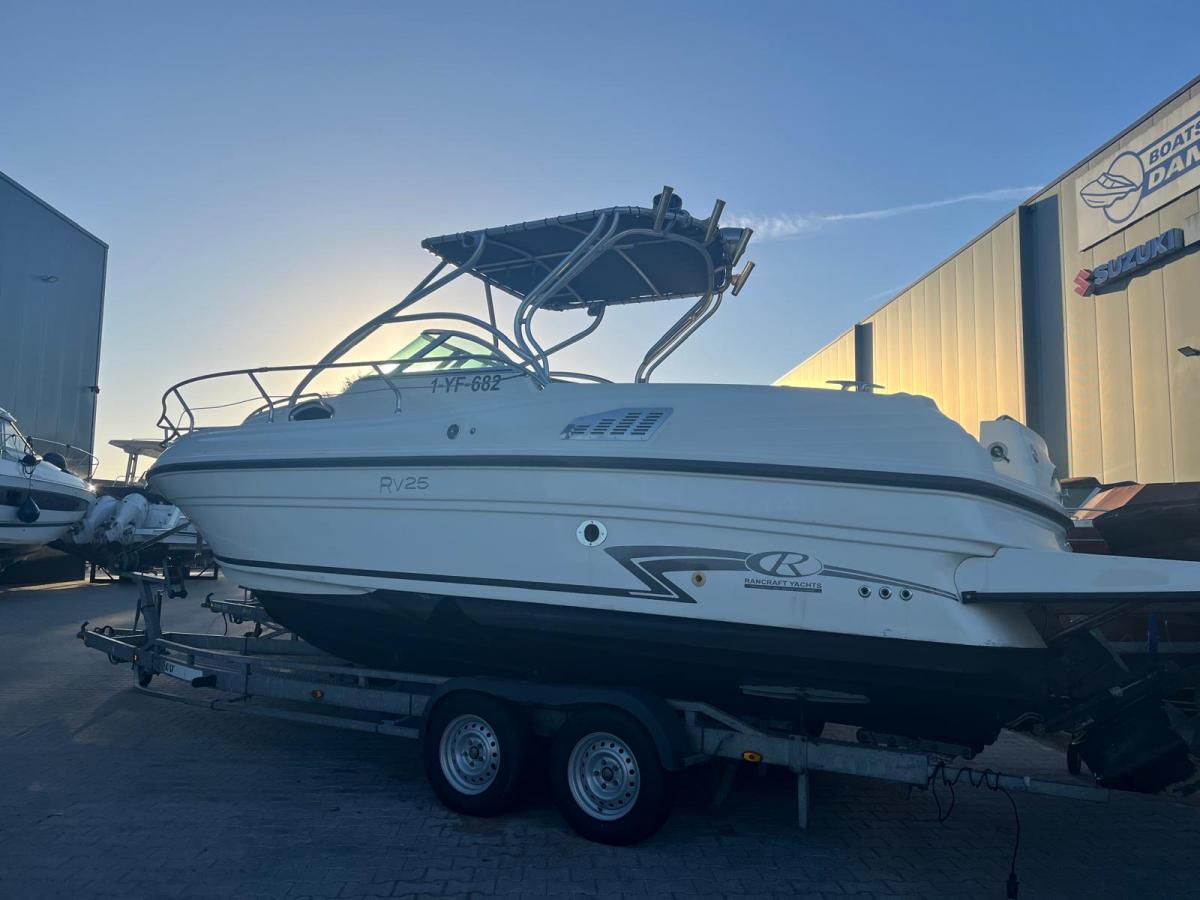 RANCRAFT RM-Yacht Ranieri RV-25 Console boat
