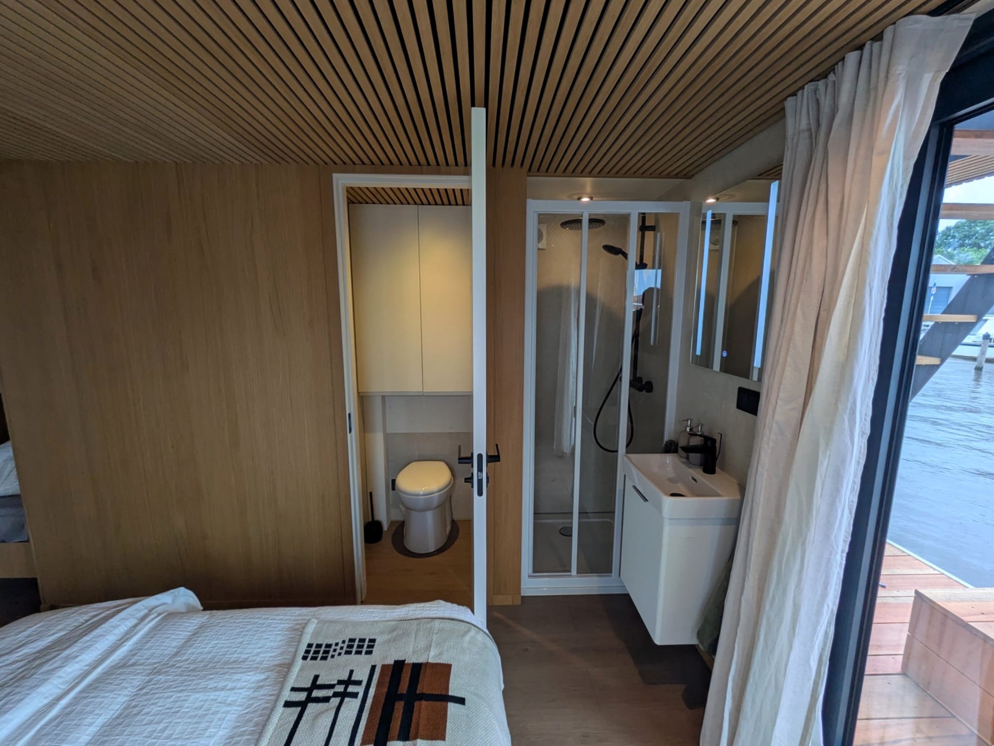 Surla 12 Houseboat Terherne (koop)ligplaats Beschikbaar