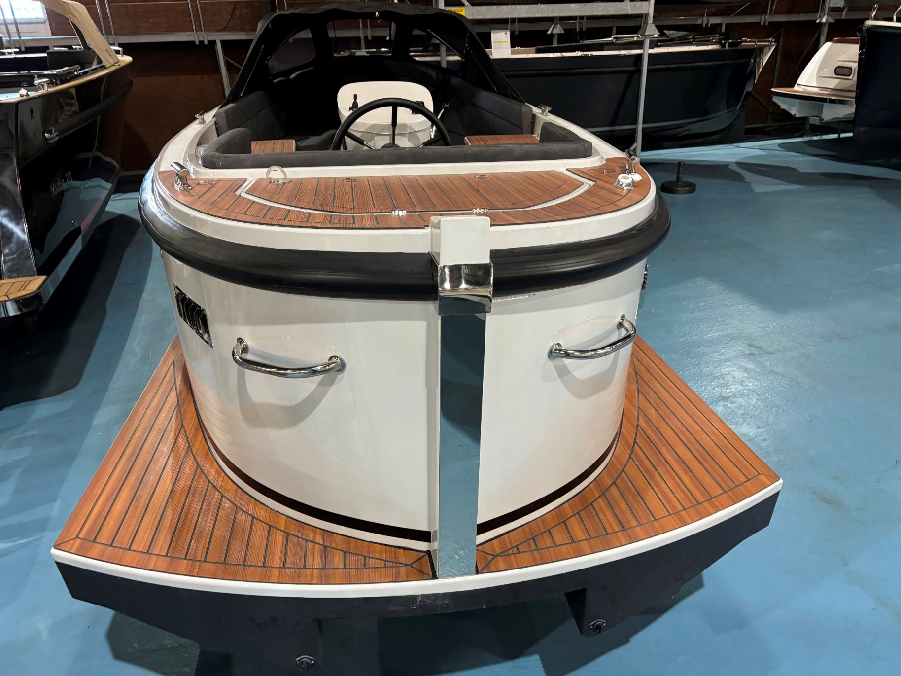 Maxima Boats 650 Flying Lounge in RAL kleur 7038 - op voorraad