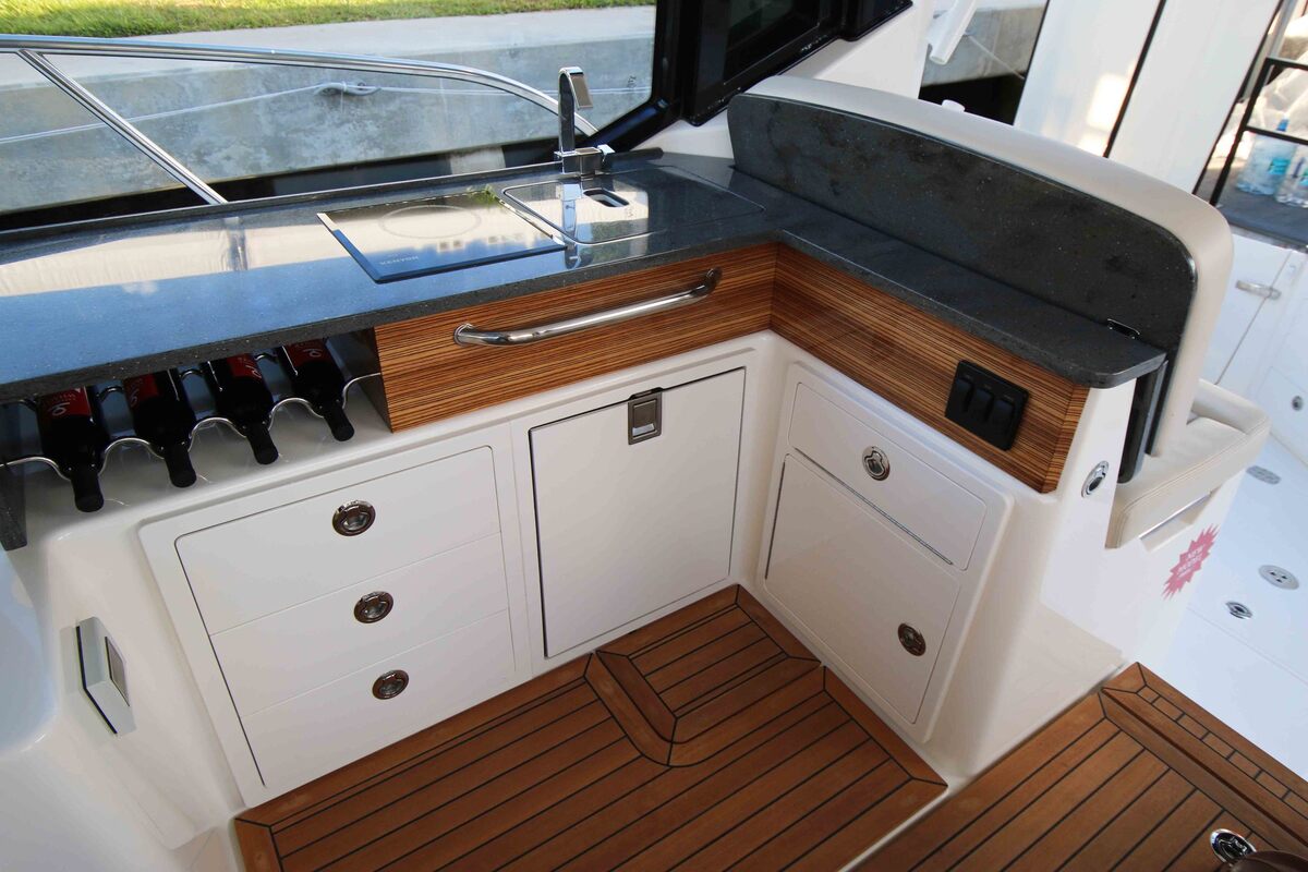 Boston Whaler 405 Conquest