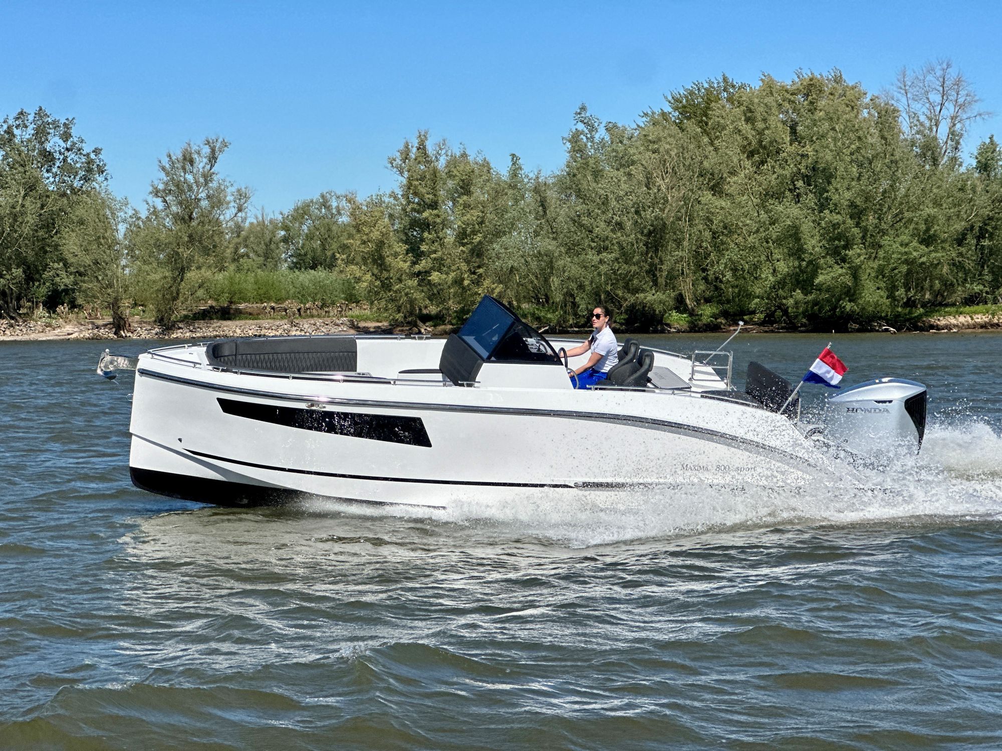 Maxima Boats 800 sport met een Honda 250 pk