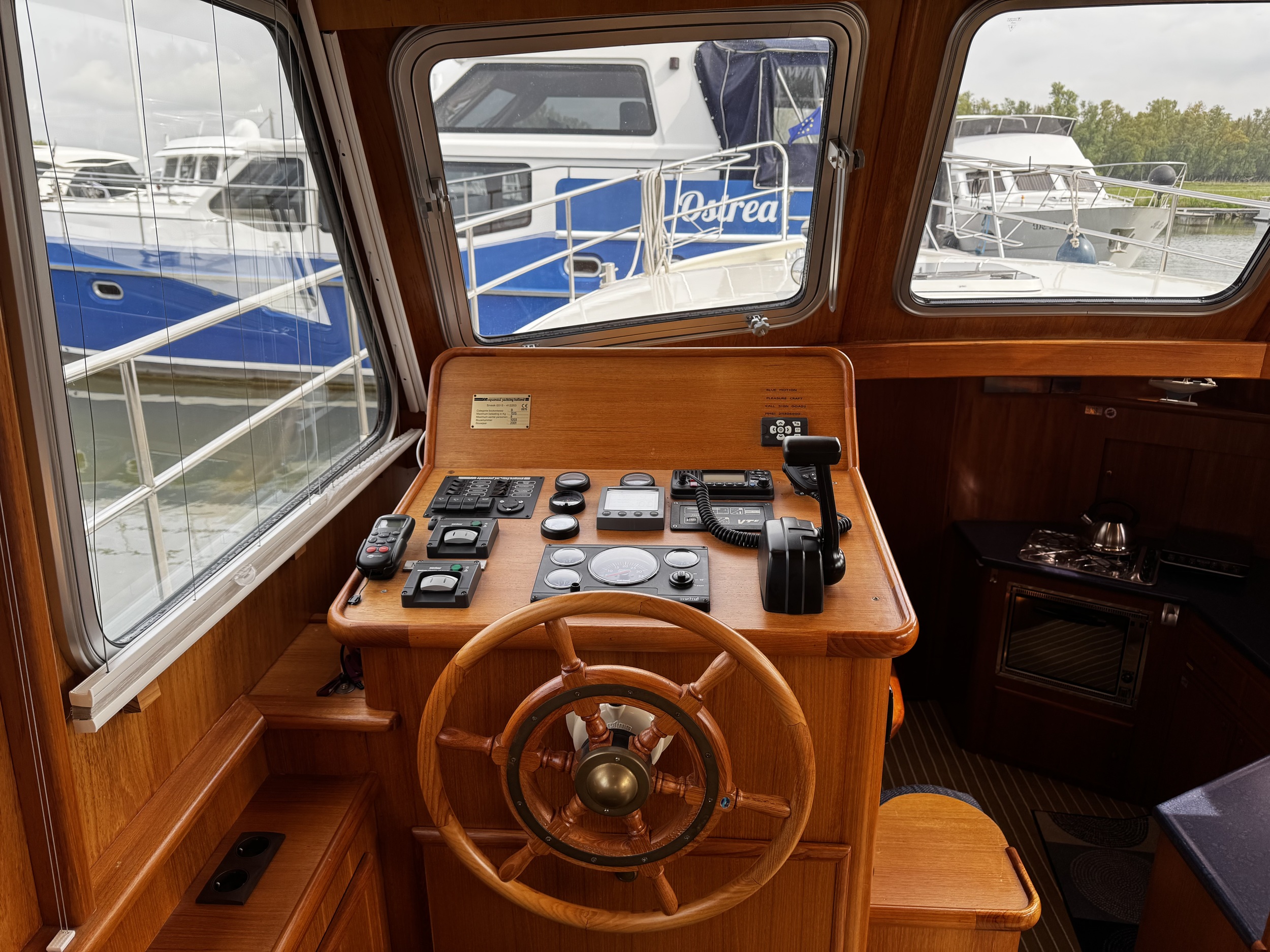Aquanaut Drifter Trawler 1250 AK