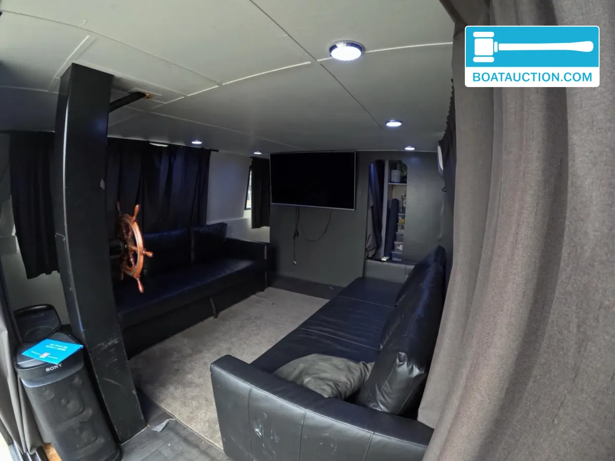 Loosdrecht Houseboat