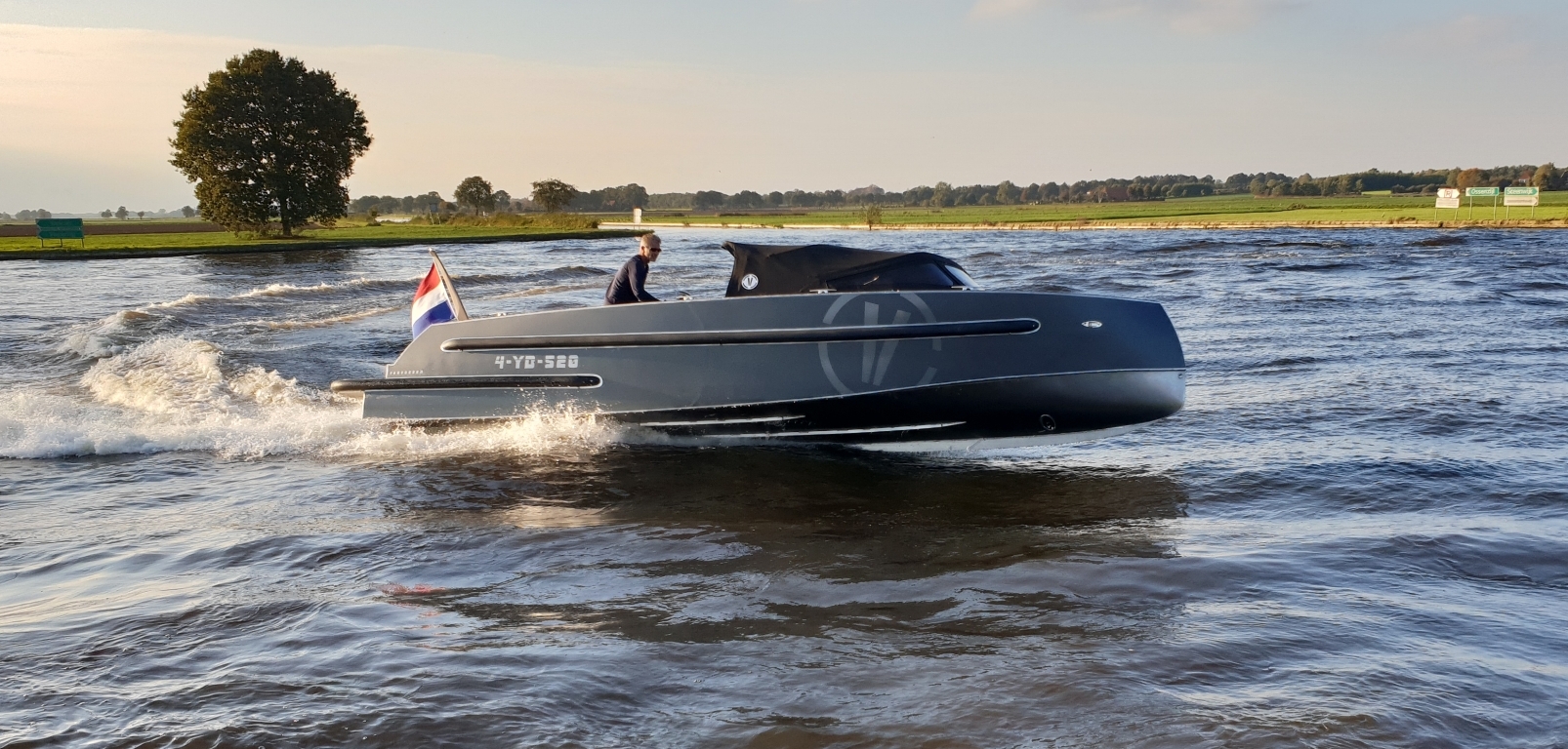Van Vossen VanVossen Tender 888 (sport)