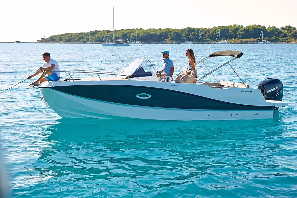 Quicksilver 755 Sundeck