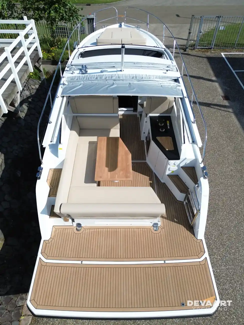 Sealine S335