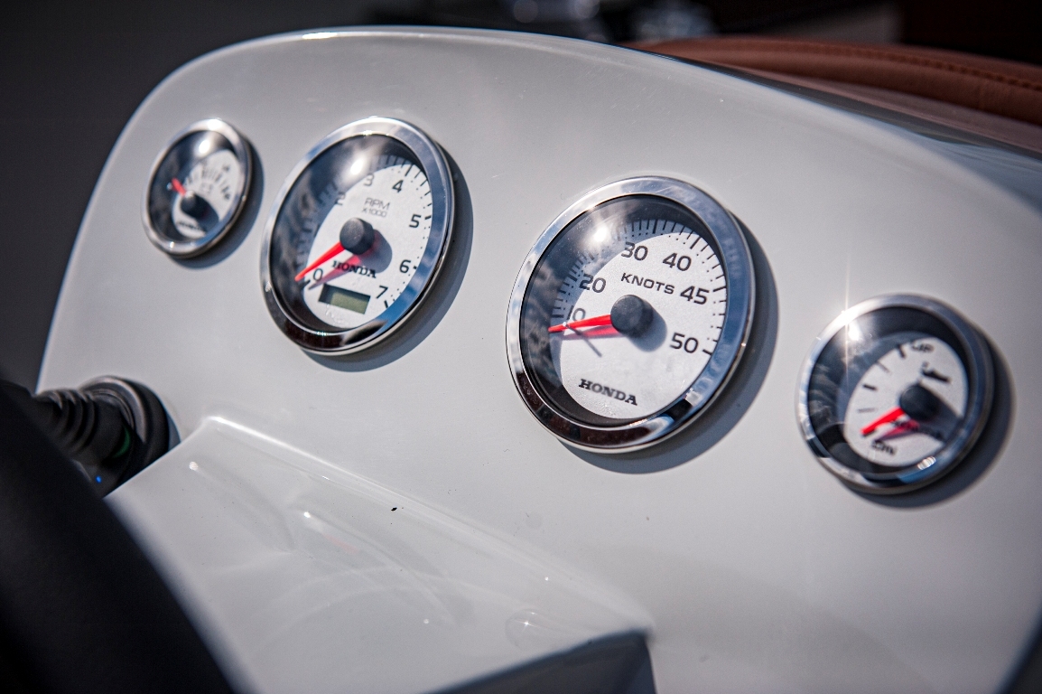 Maxima Boats 750 Flying Lounge