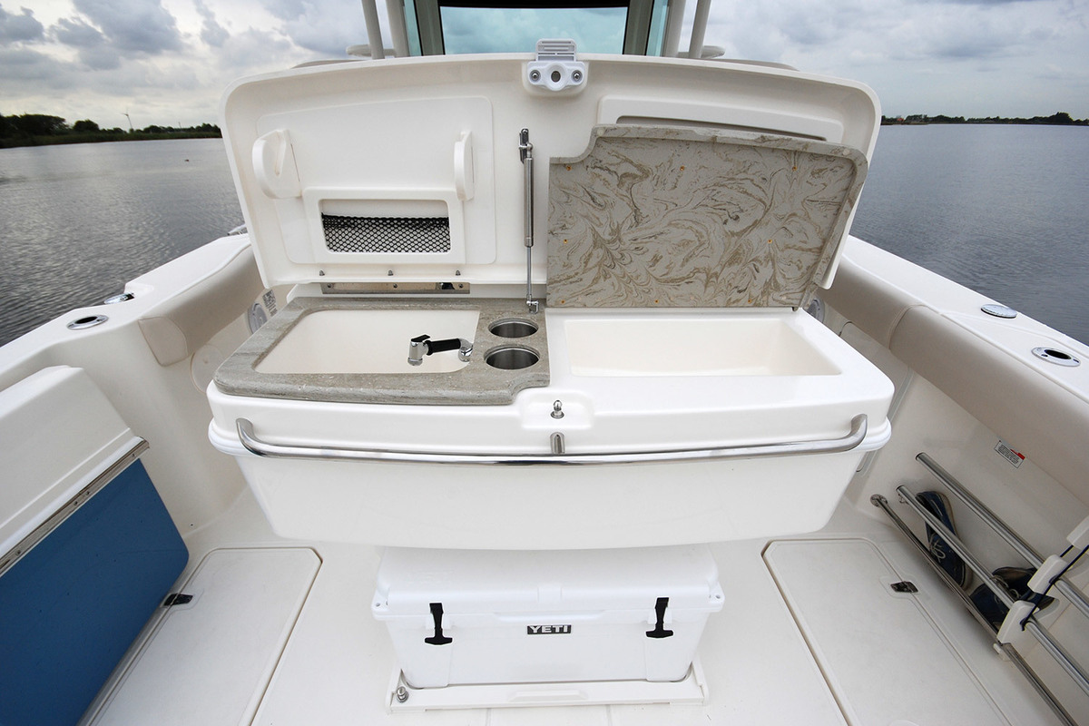 Boston Whaler 330 Outrage