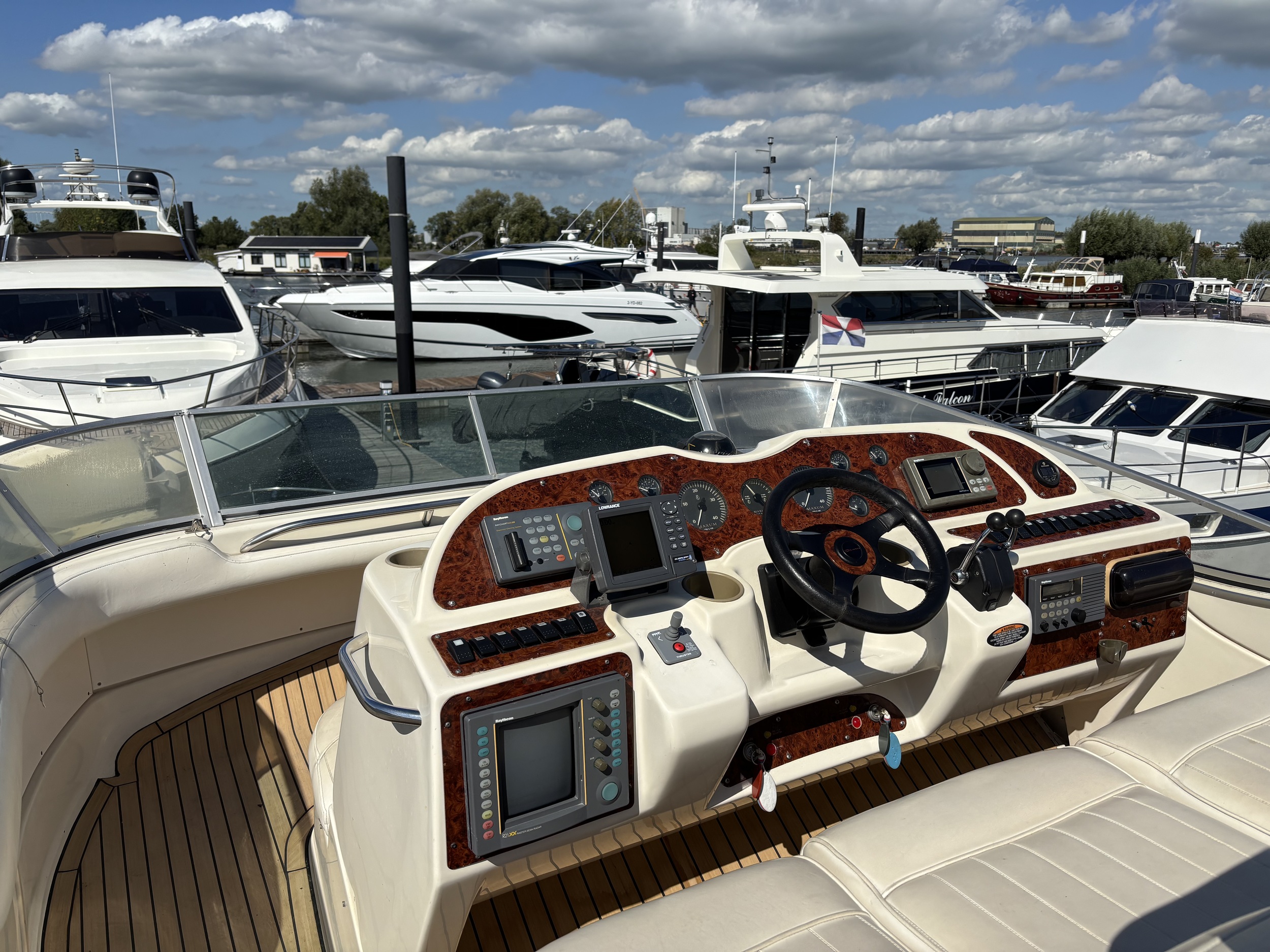 Maxum 4100 SCA
