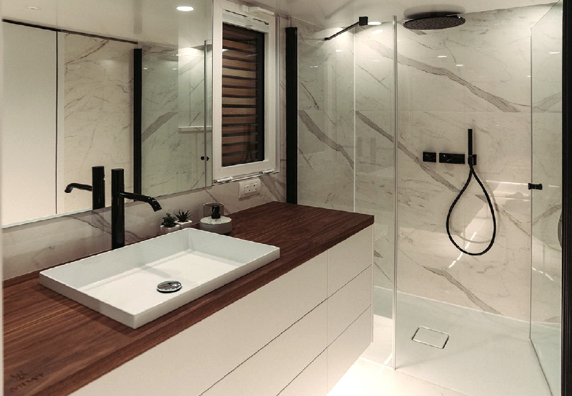 MX4 Houseboat MOAT