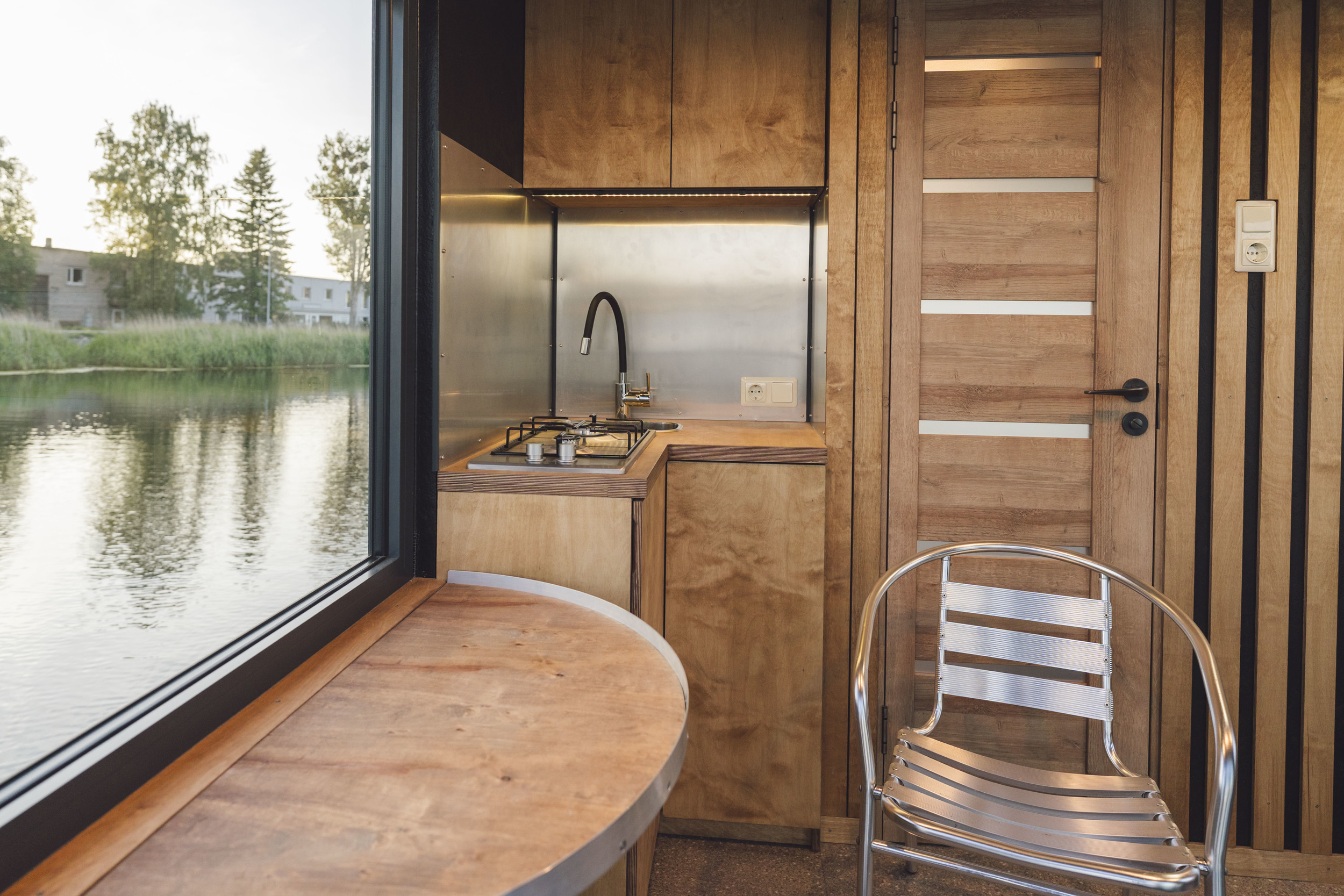 SHB Houseboat GTR 6.3