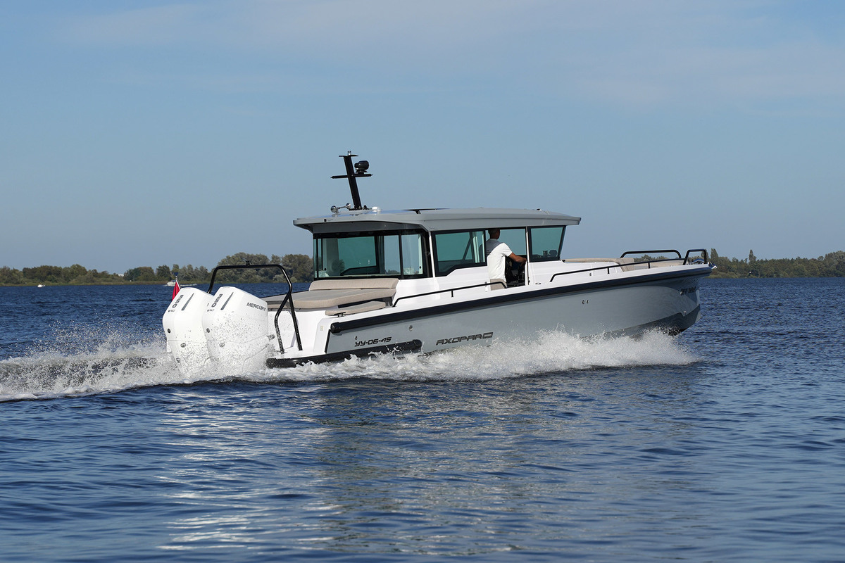 Axopar 37 XC Cross Cabin Mediterrana Edition