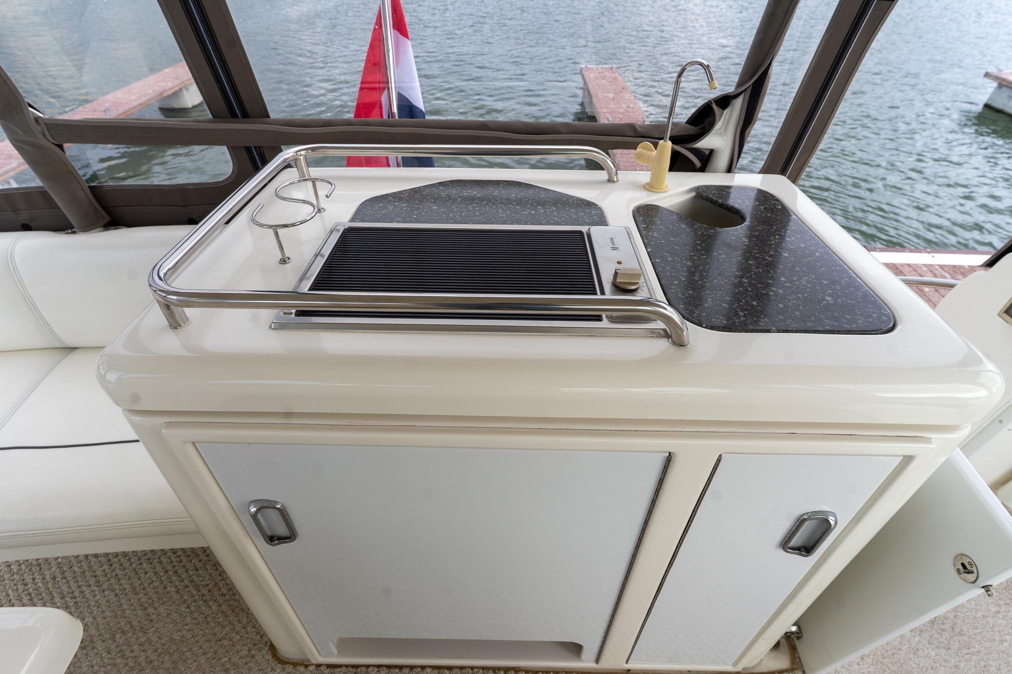 Cruisers Yachts 415 Express Motoryacht