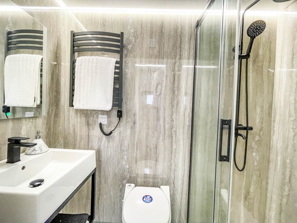 La Mare Houseboat Modern 15