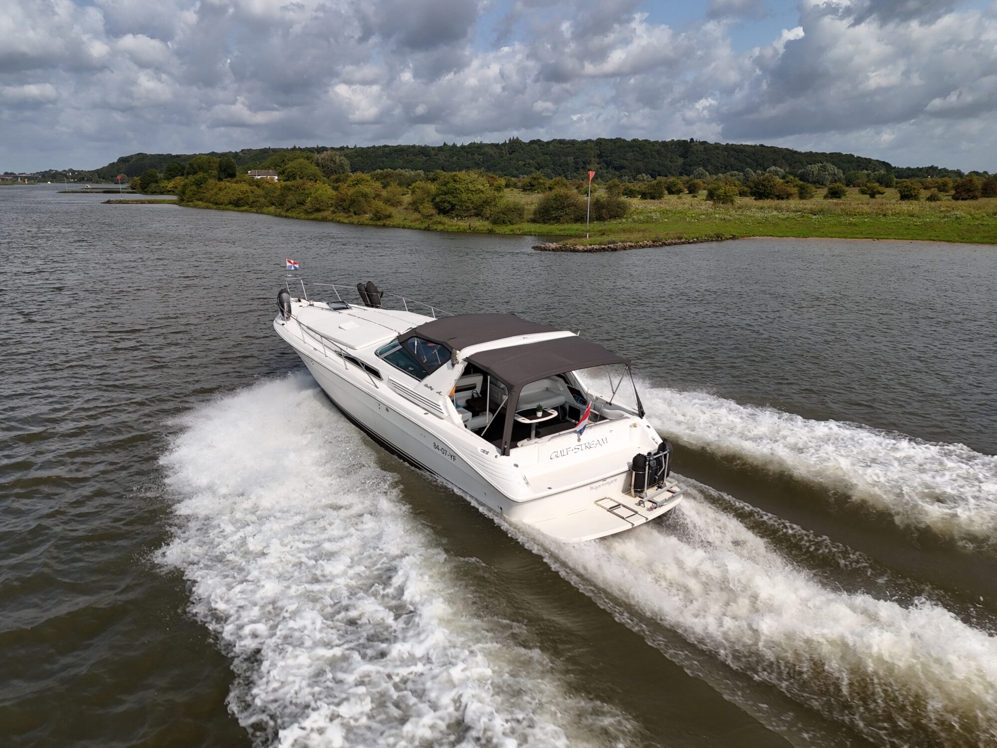 Sea Ray 400 Express Cruiser