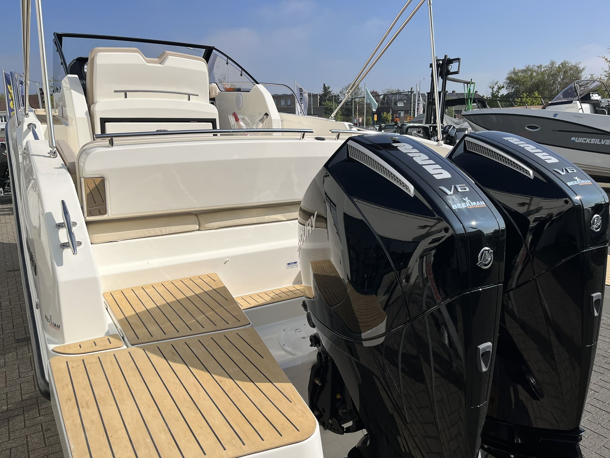 Quicksilver 875 Sundeck