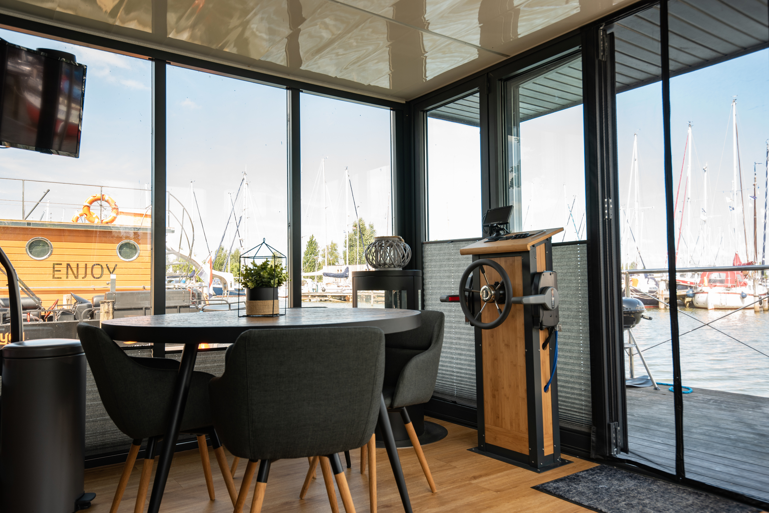 Campi 400 Houseboat Met Ligplaats En Chartermogelijkheid