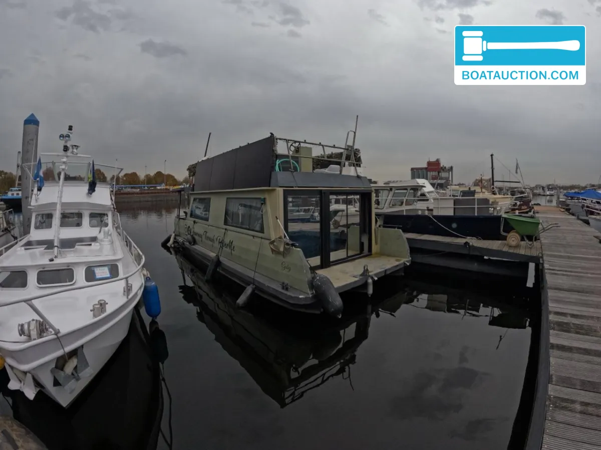 Loosdrecht Houseboat