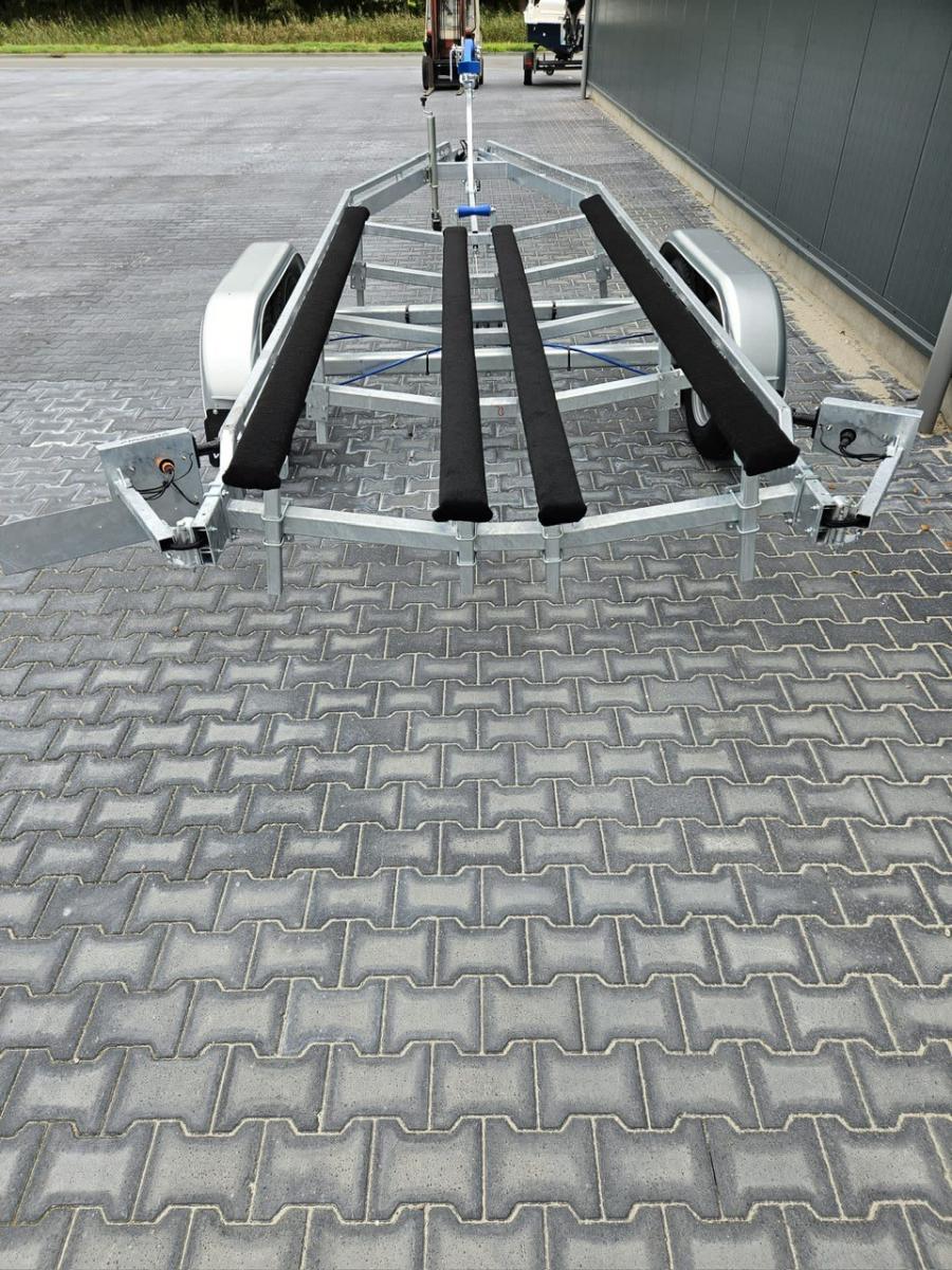 Vlemmix Boottrailers F 2700 kg. Balken trailer met Wegklapbare LED verlichting
