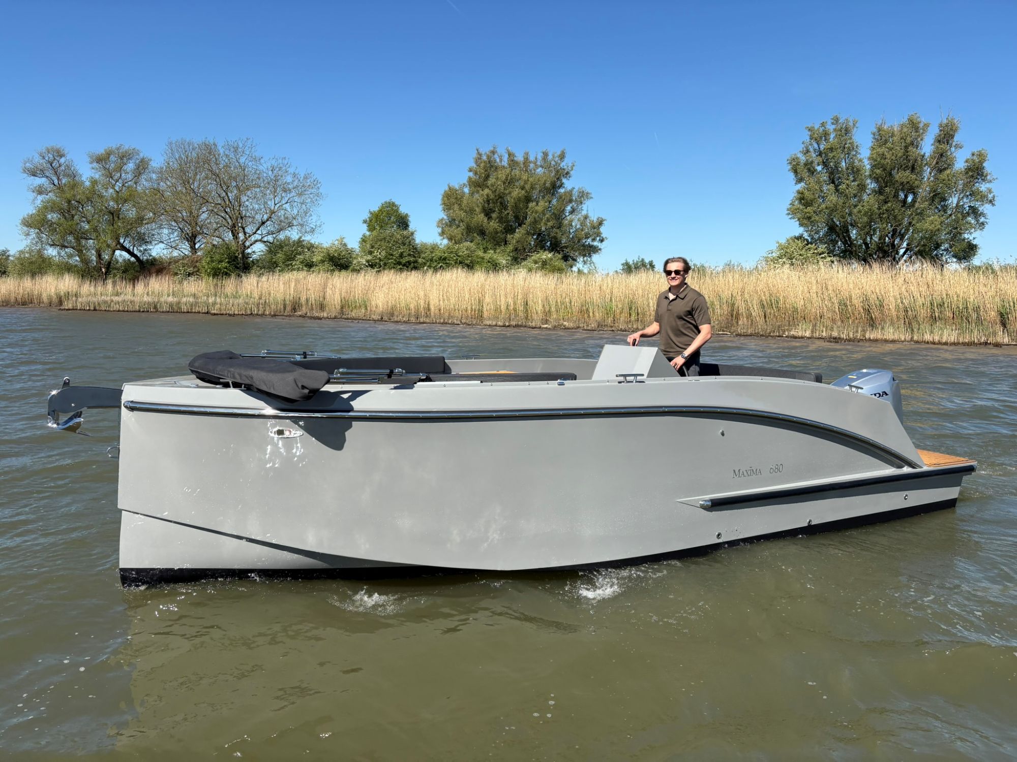 Maxima Boats 680 Sport Lounge