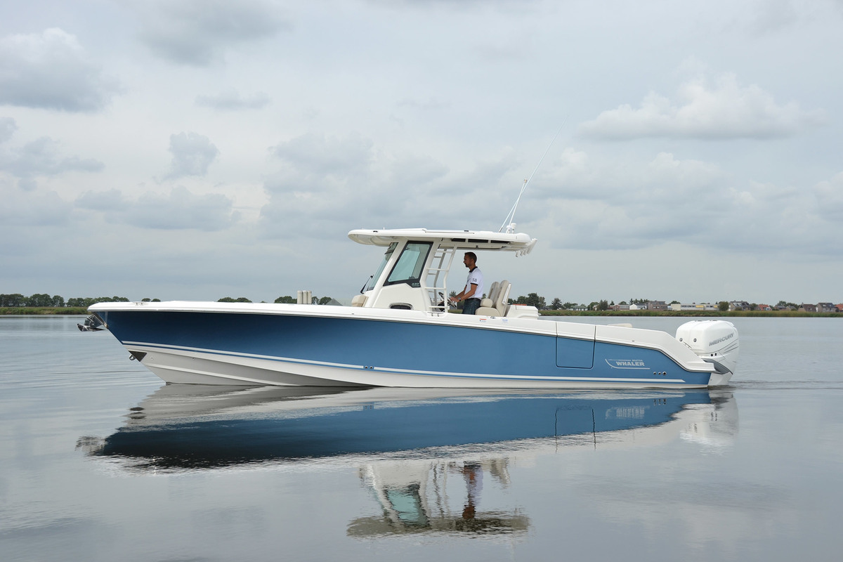 Boston Whaler 330 Outrage