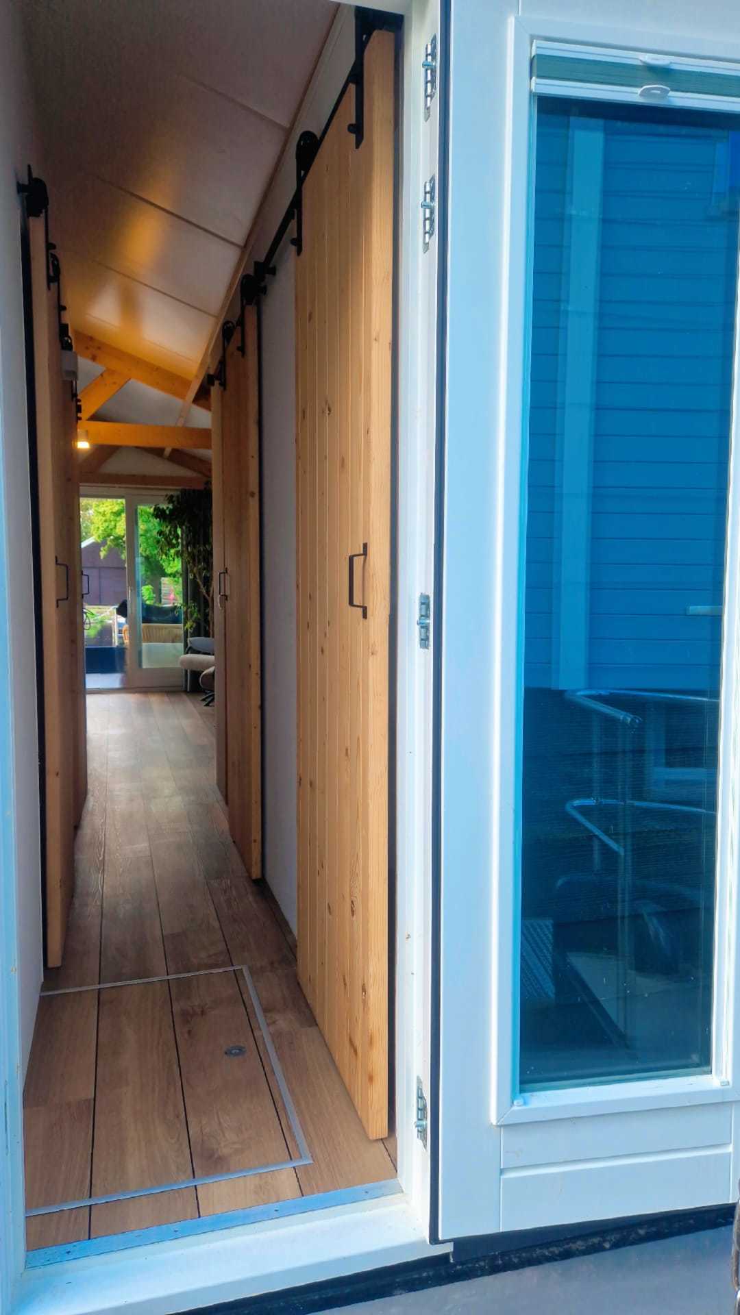 HOMESHIP Houseboat In AMSTERDAM -ZUID VaarChalet 1250D Luxe Goed Varende Houseboat