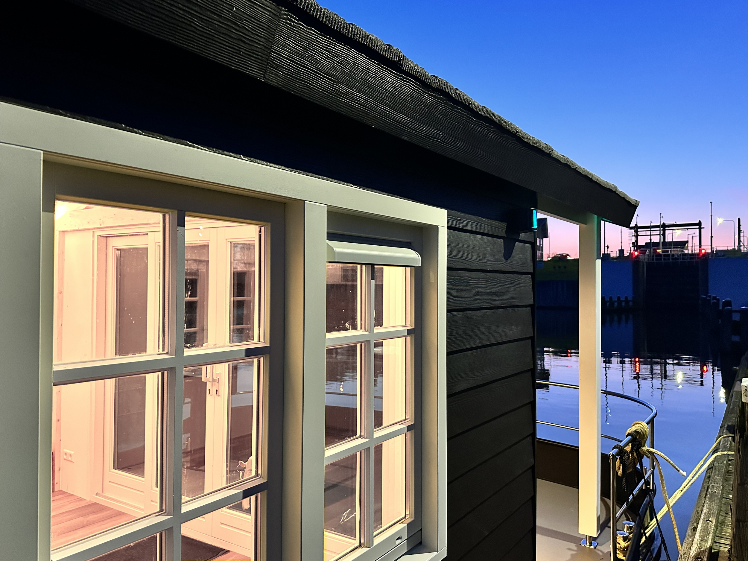 HOMESHIP VaarChalet In Amsterdam 1250D Luxe Houseboat