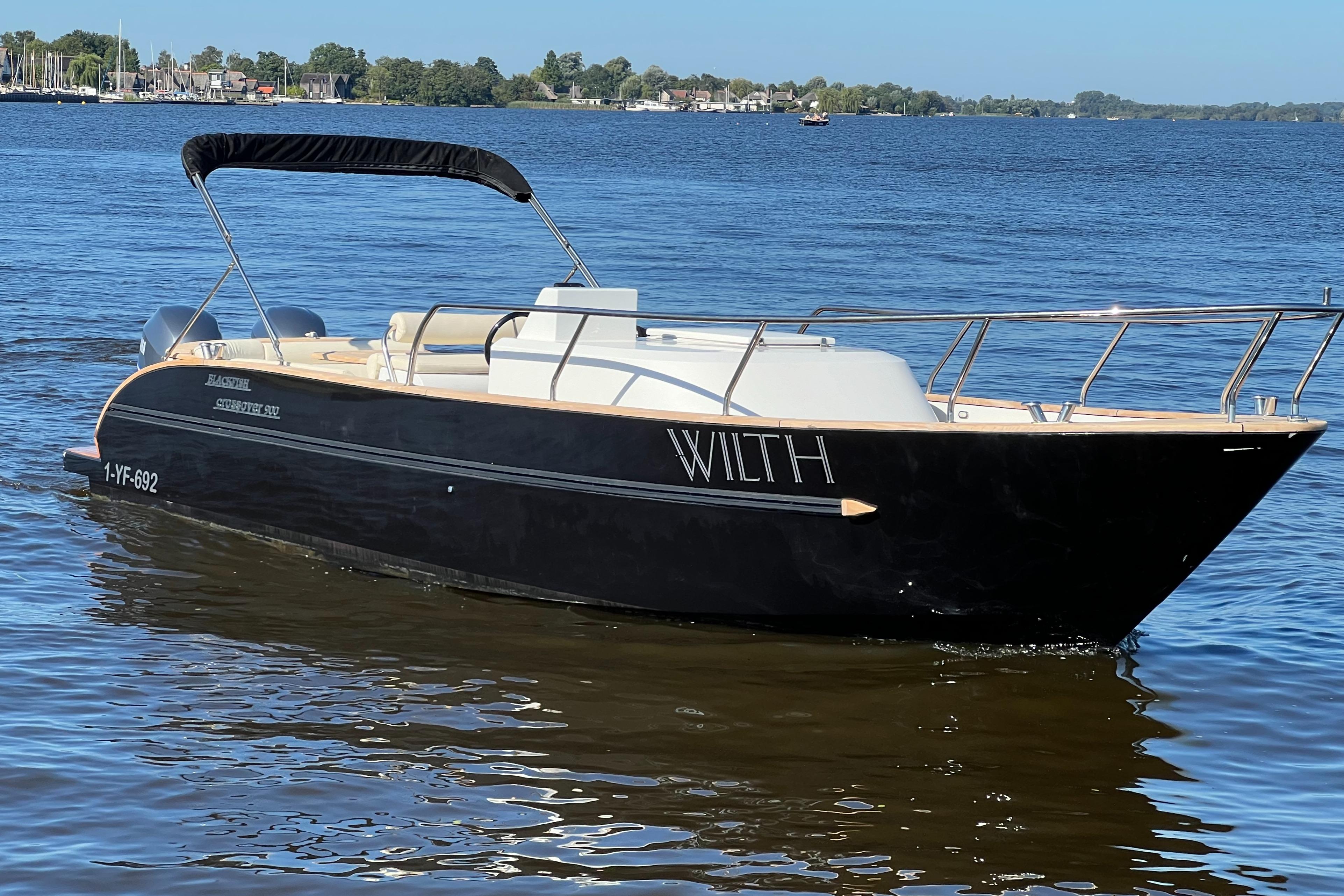 Center Console Blackfish Crossover 900