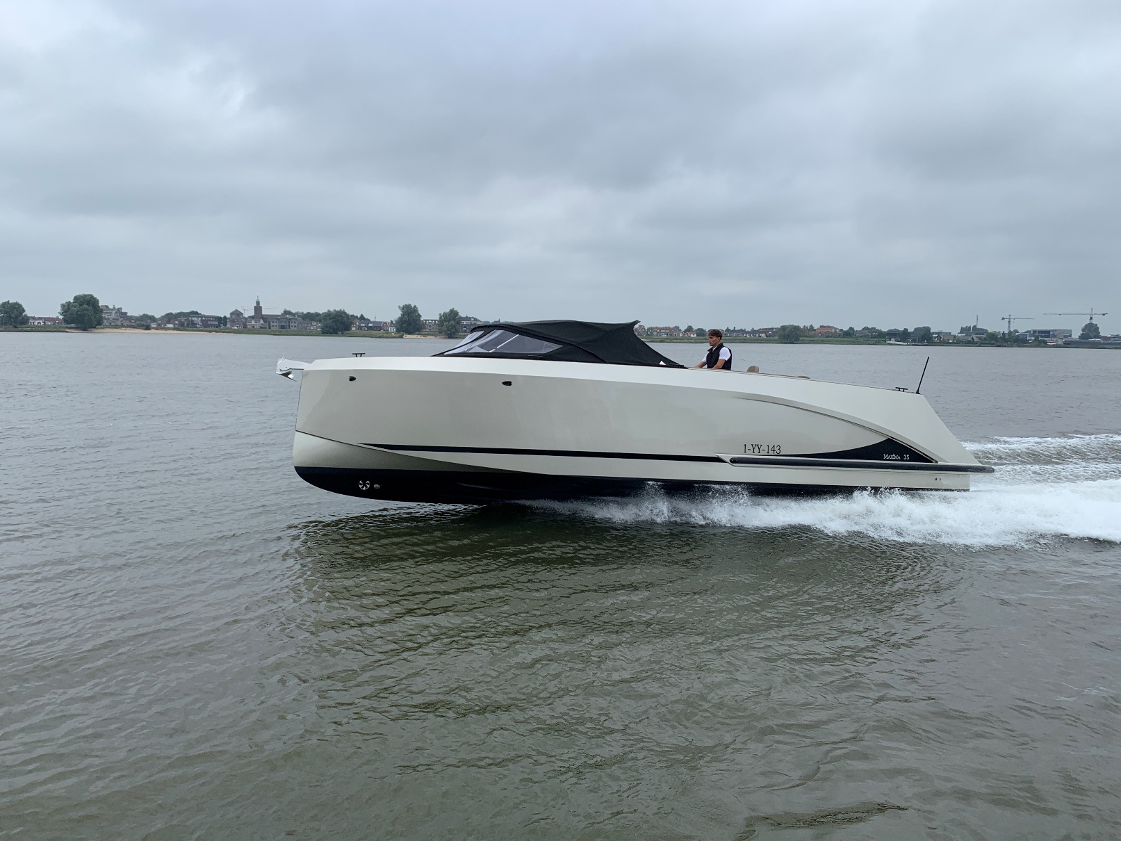 Maxima Boats 35 met 2x Honda 250 pk op voorraad!