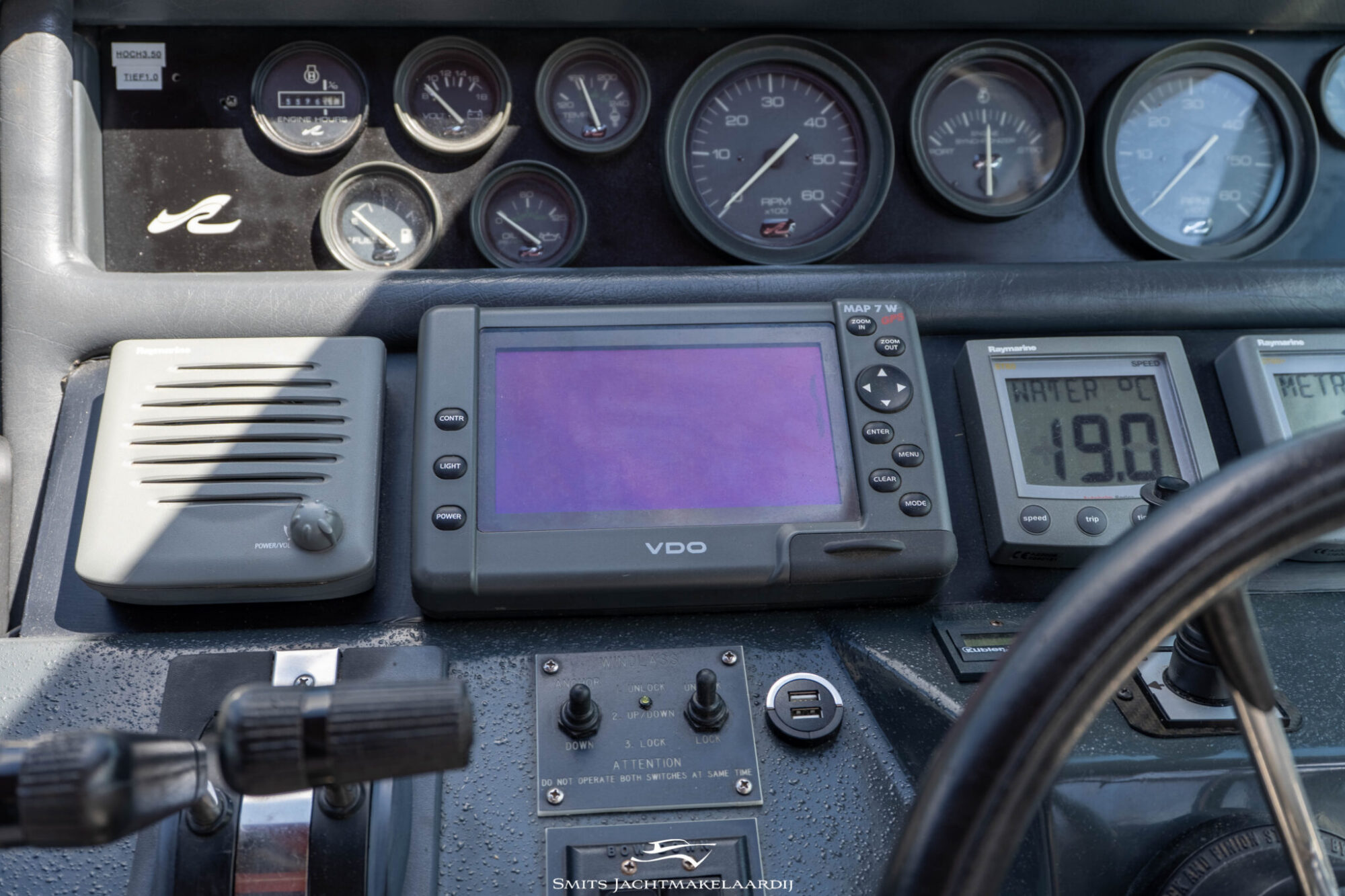 Sea Ray 370 Express Cruiser