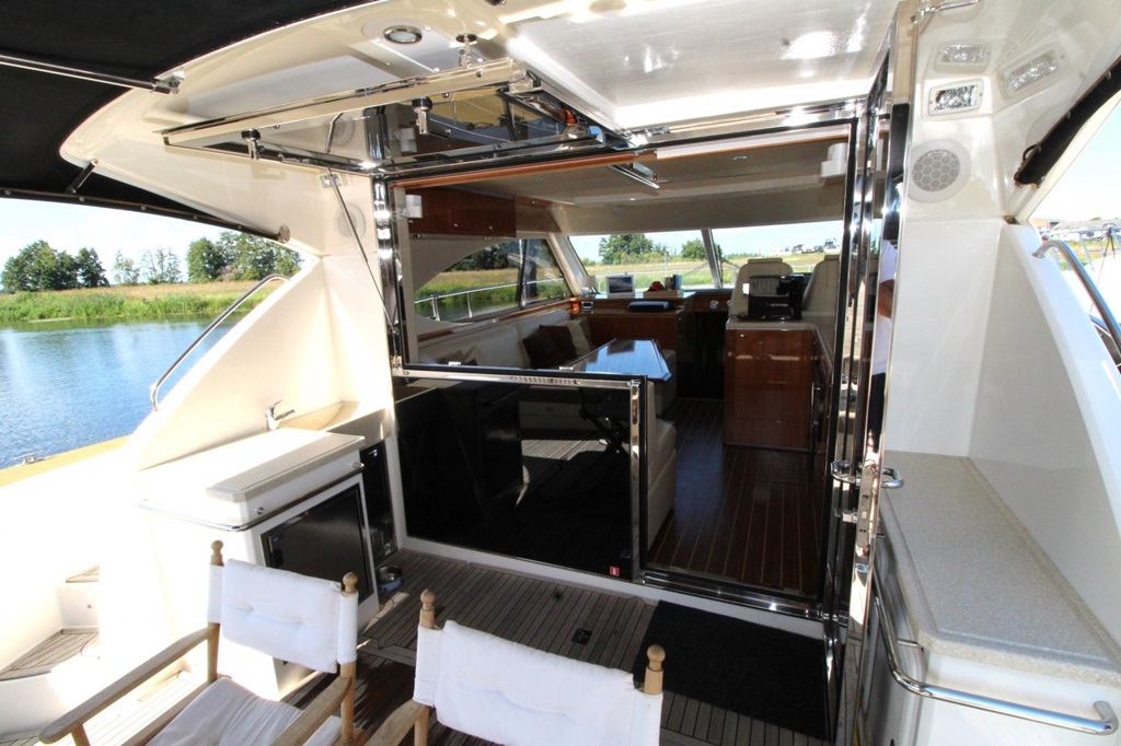 Rivièra 4700 Sport Yacht