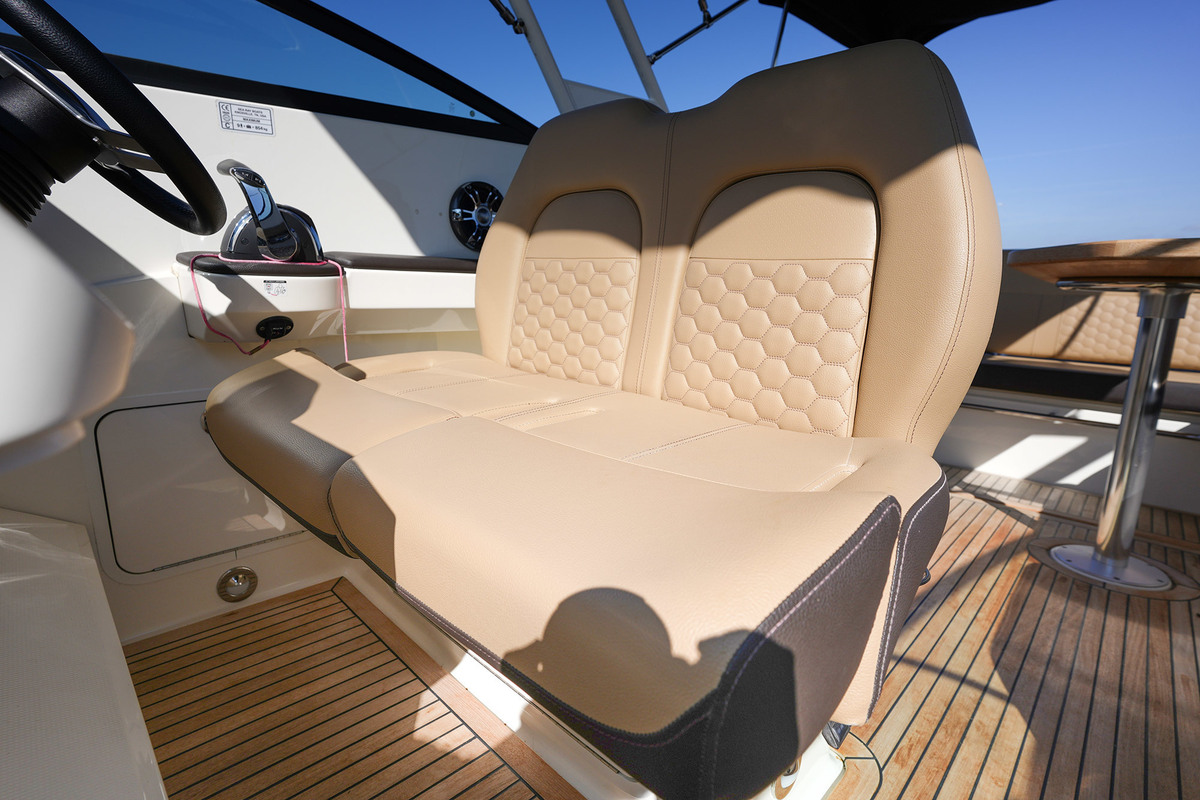 Sea Ray Sundancer 290