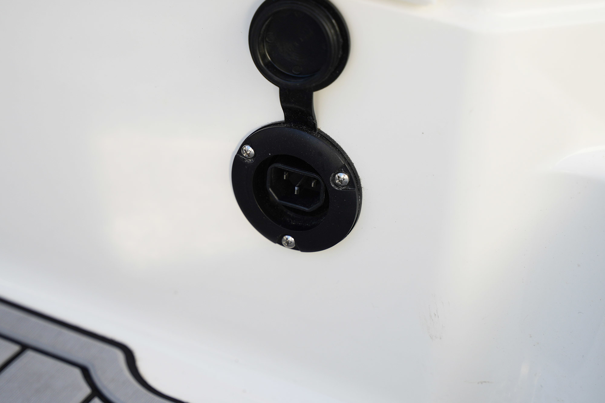 Sea Ray SPX 230 Outboard