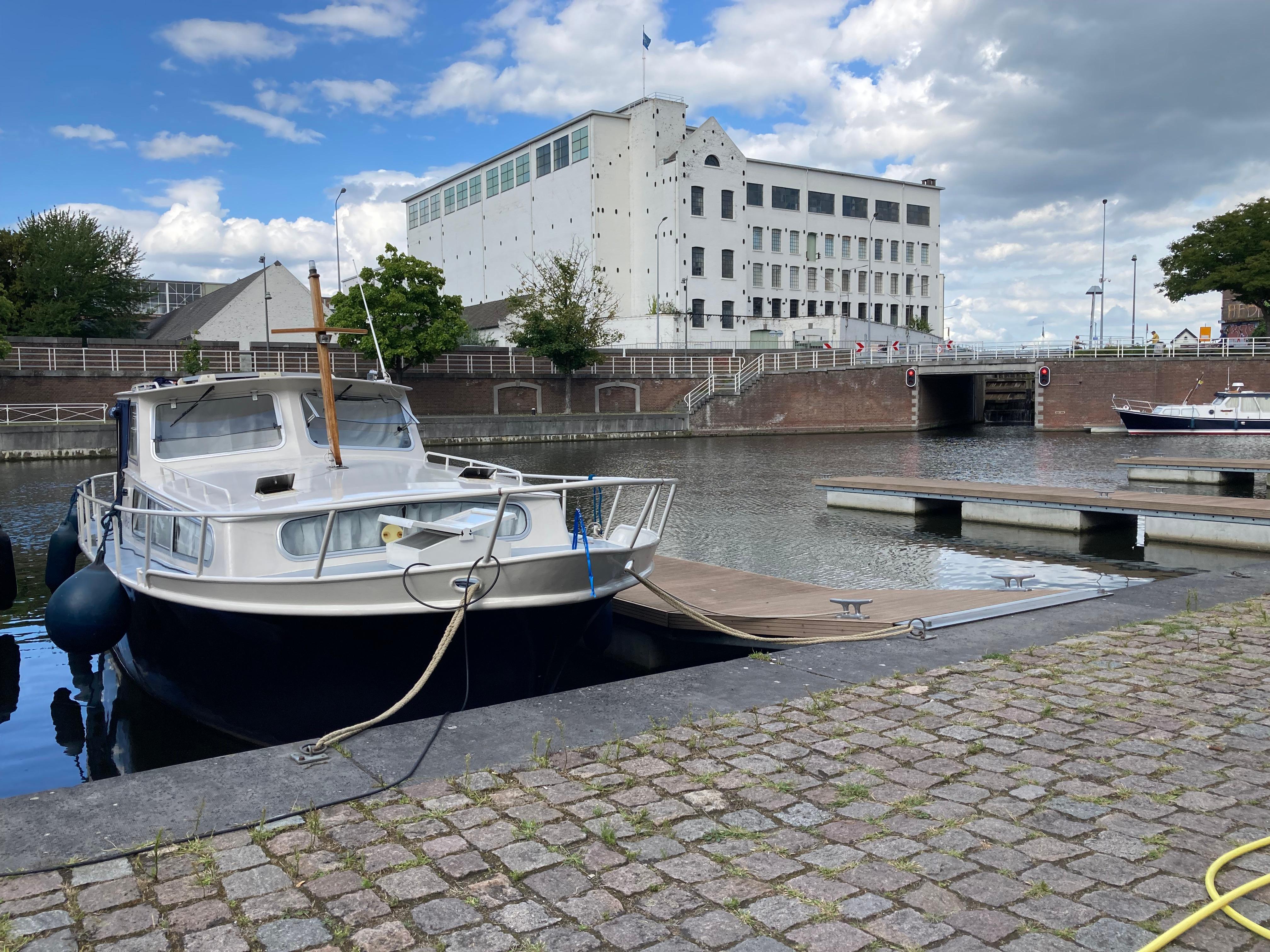 Motor Yacht Super Favorite AK 9.40