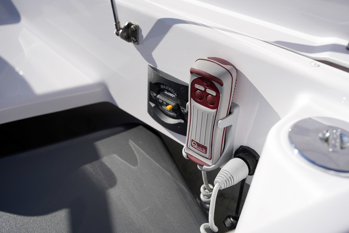 Axopar 37 XC Cross Cabin Mediterrana Edition