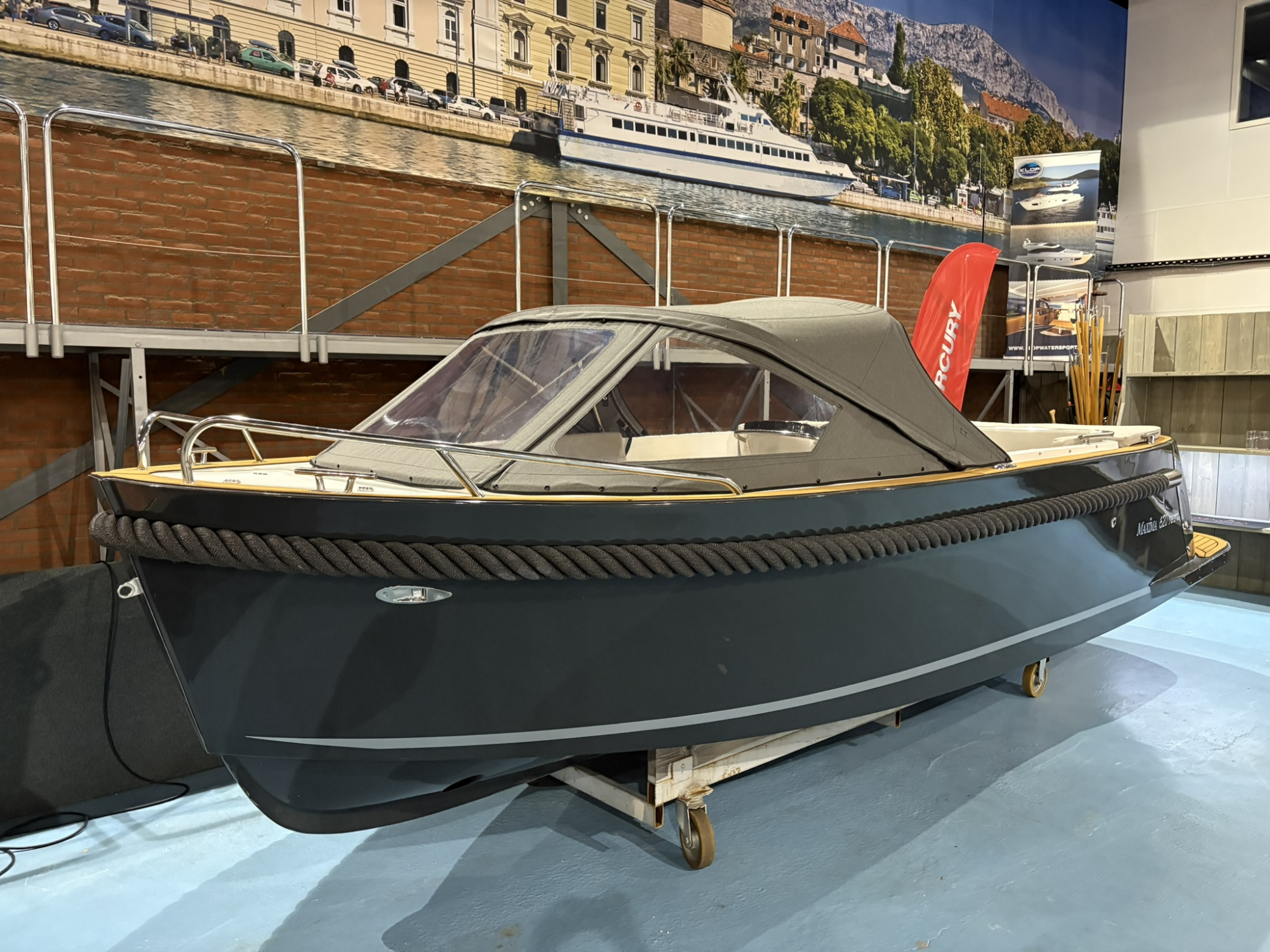 Maxima Boats 620 retro MC in donkergrijs op voorraad!