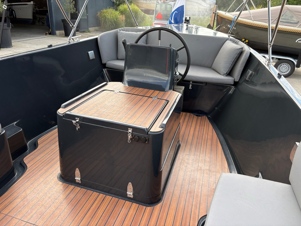 Escape 750 ( 2015) 
