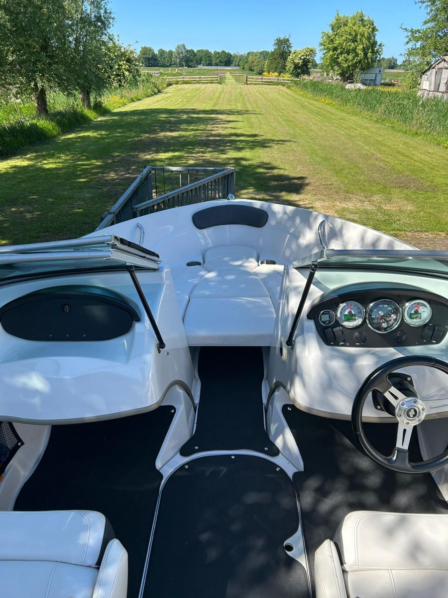 Four Winns H180 outboard