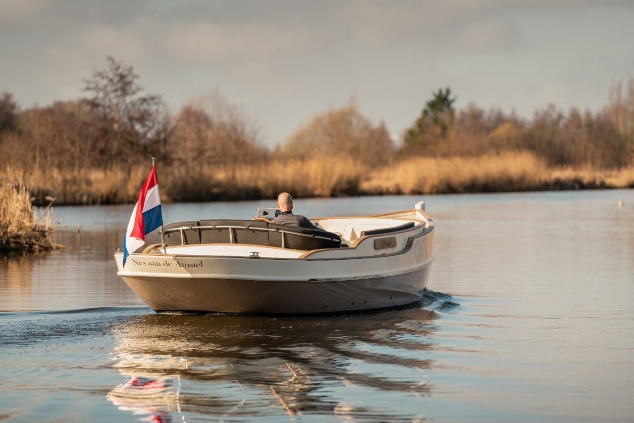 Menken Henley 28