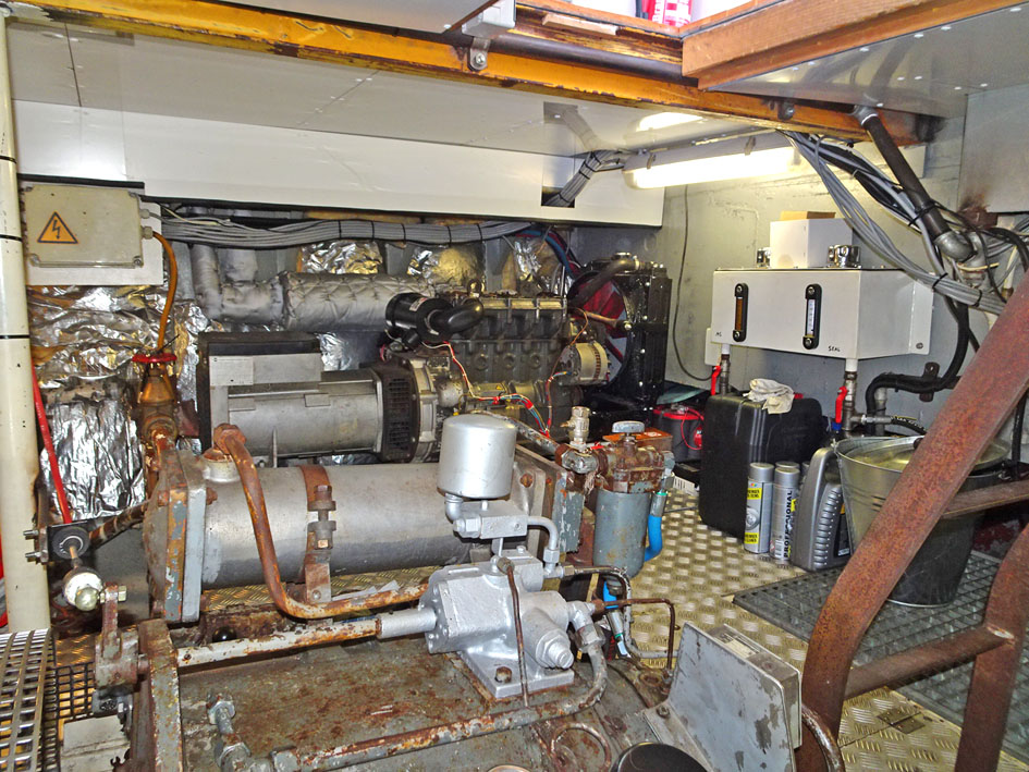 ex Patrouille vaartuig / Varend Woonschip 18.26 met UBC