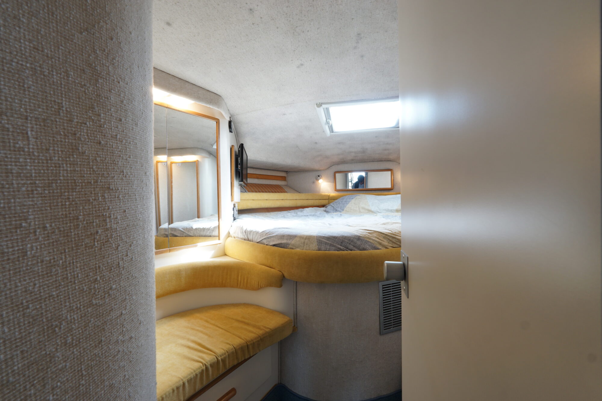 Sea Ray 400 Express Cruiser