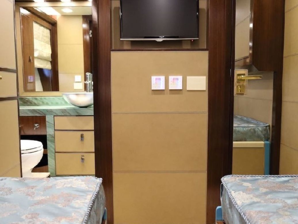 MonteCarlo Yacht 86 Flybridge