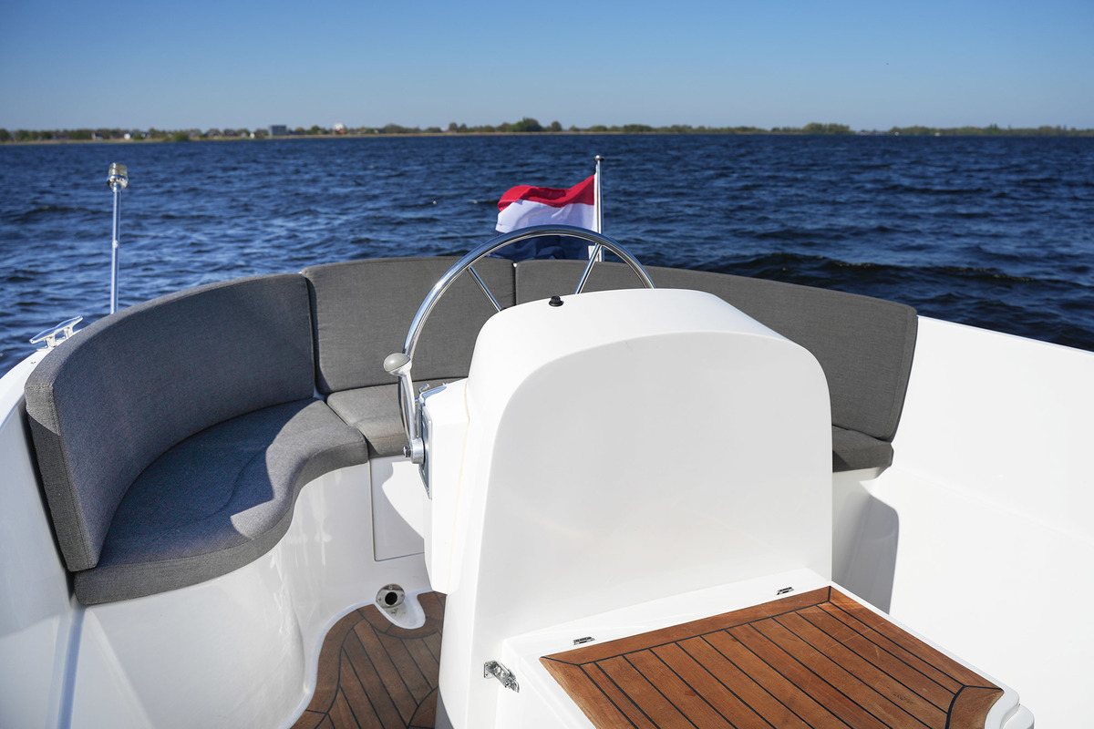 Riviera 24